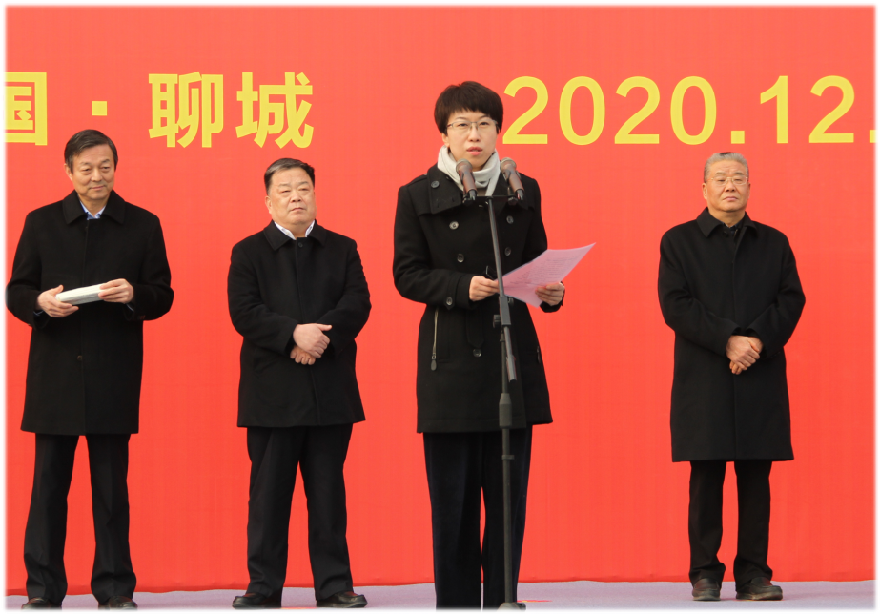 市委副書(shū)記、市長(zhǎng)李長(zhǎng)萍同志在啟動(dòng)儀式上講話(huà)并宣布：鄭濟(jì)高鐵配套基礎(chǔ)設(shè)施暨高鐵新區(qū)建設(shè)正式啟動(dòng)。